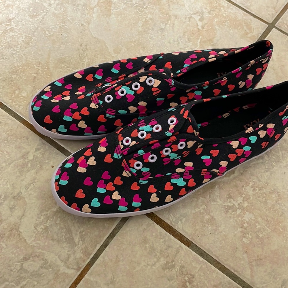 Forever 21 slip on sneakers hearts 8